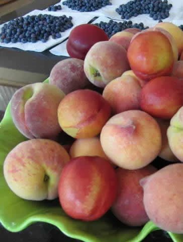 Fresh peaches and blueberries arranged in a bowl